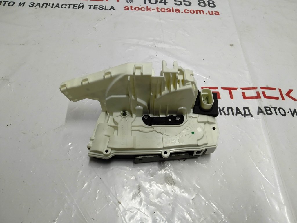 1 Front left door lock Tesla model 3 1068964-00-M